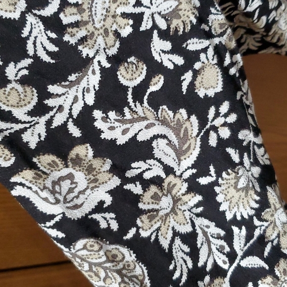 J Jill lightweight long sleeve button up blouse floral grey black tan - Picture 3 of 6